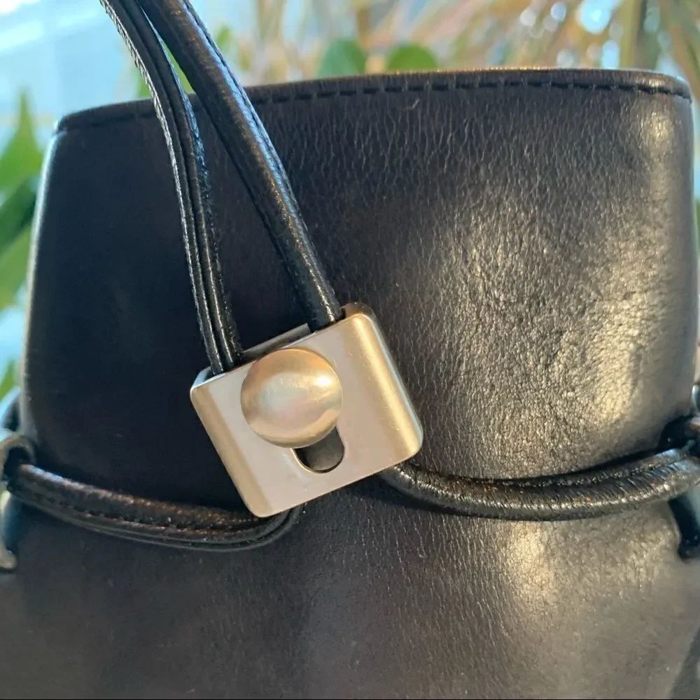 Vintage Mark Cross New York Black leather Crossbody purse - Picture 3 of 14
